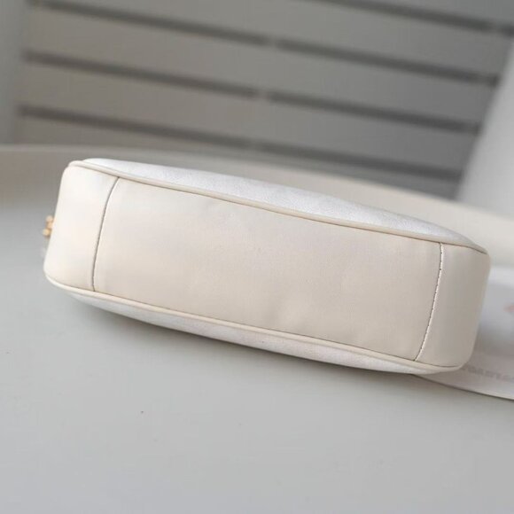 Coach Teri Shoulder Bag In Signature Canvas - Picture 4 of 5